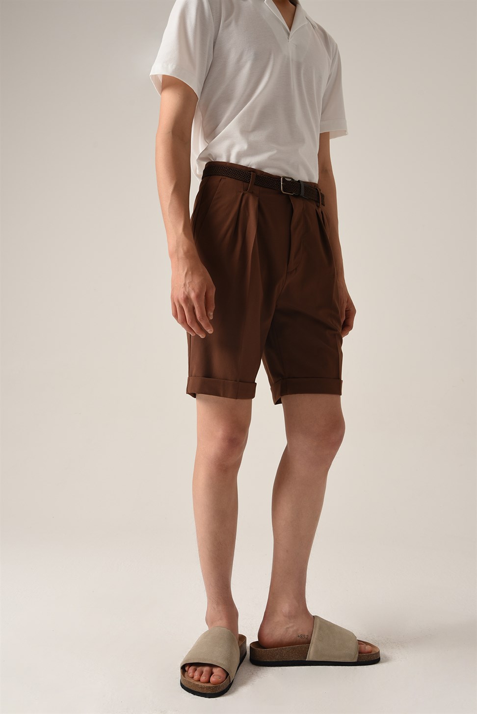 شورت مطوي بتفاصيل حزام