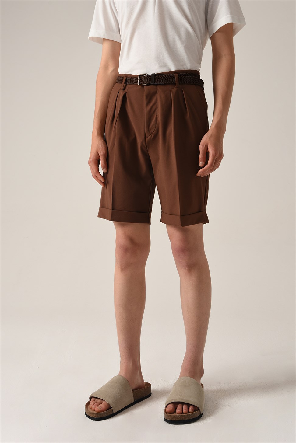 شورت مطوي بتفاصيل حزام