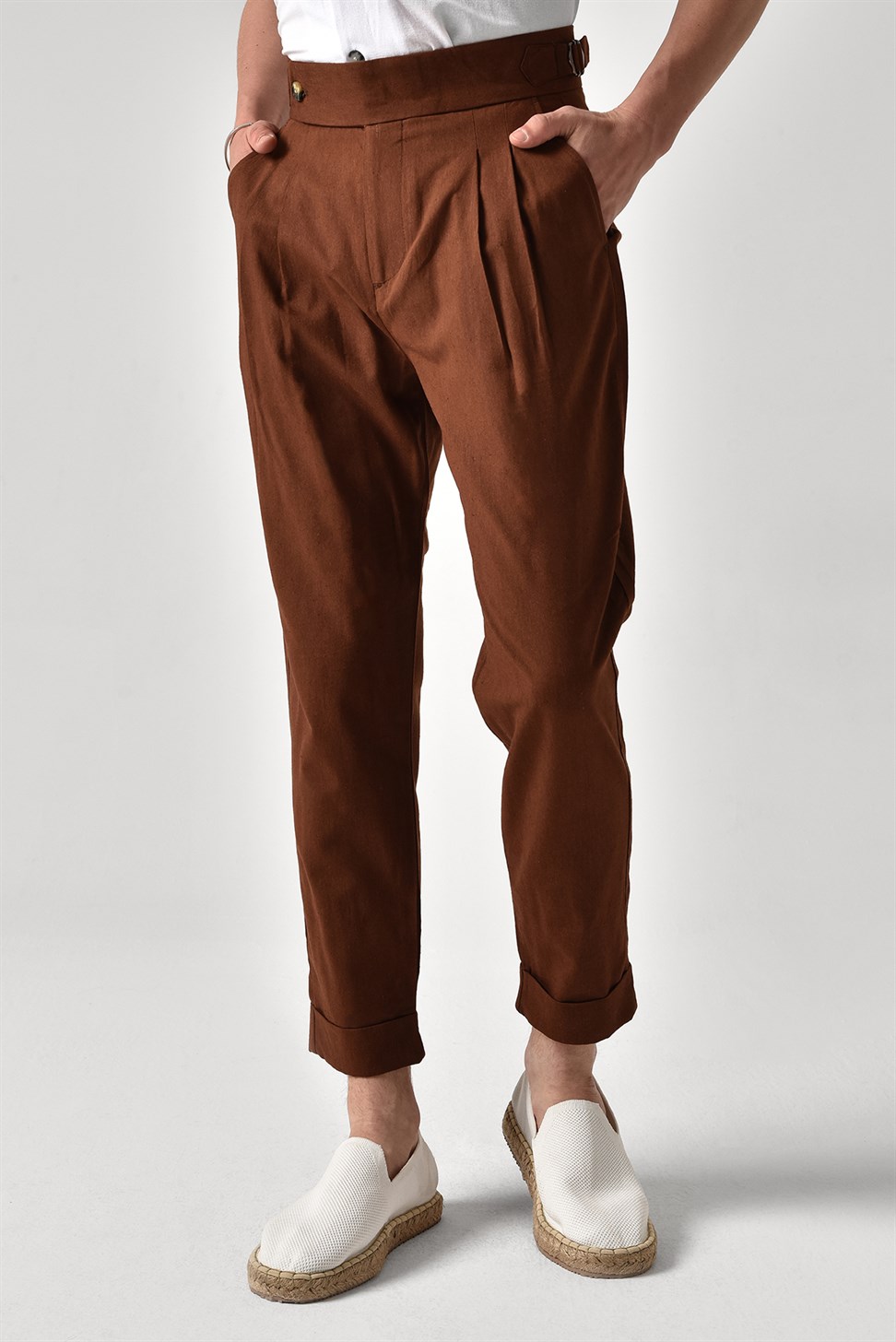 بنطلون كتان عالي الخصر مزين بحزام