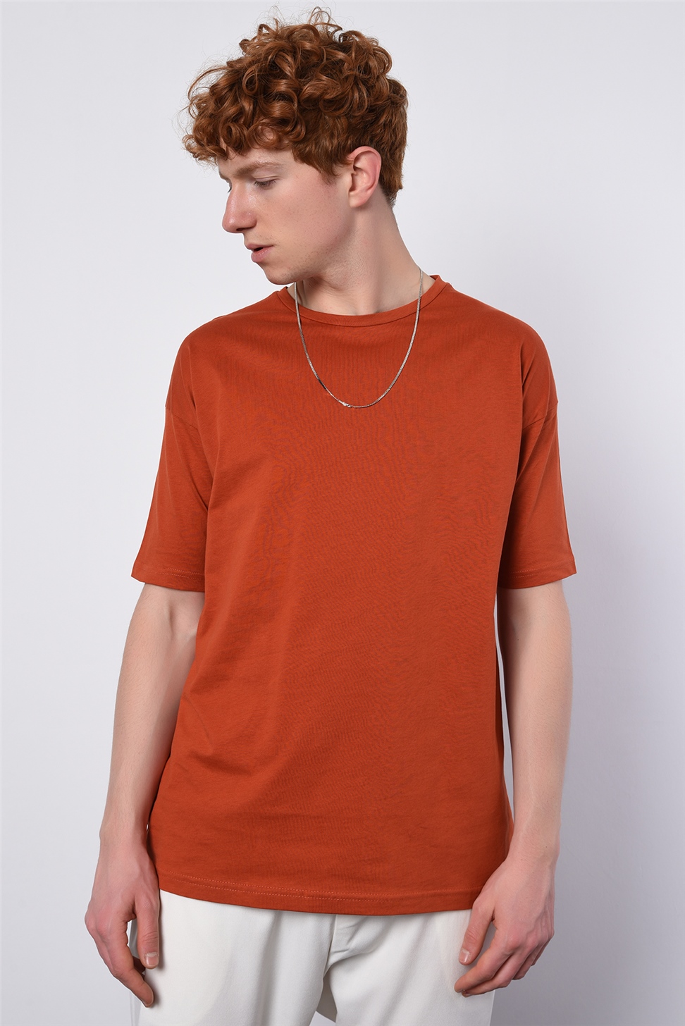 تي شيرت موديل Düz الأساسي كبير الحجم