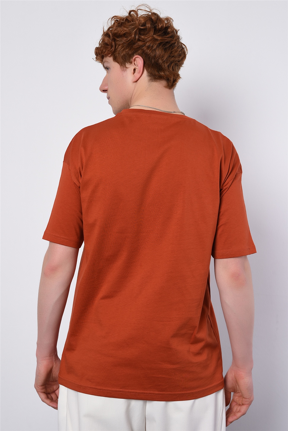 تي شيرت موديل Düz الأساسي كبير الحجم