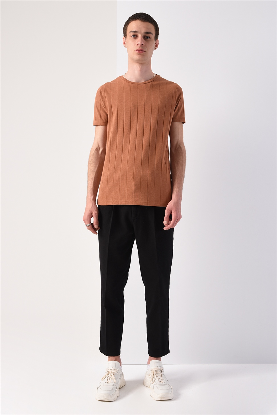 تي شيرت ذو شريط مزدوج كبير الحجم