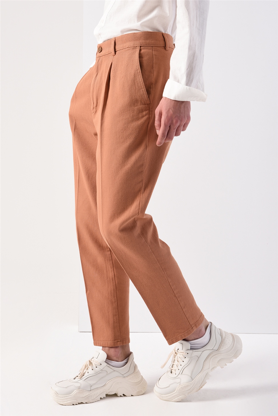 سروال عالي الخصر (صديقها).