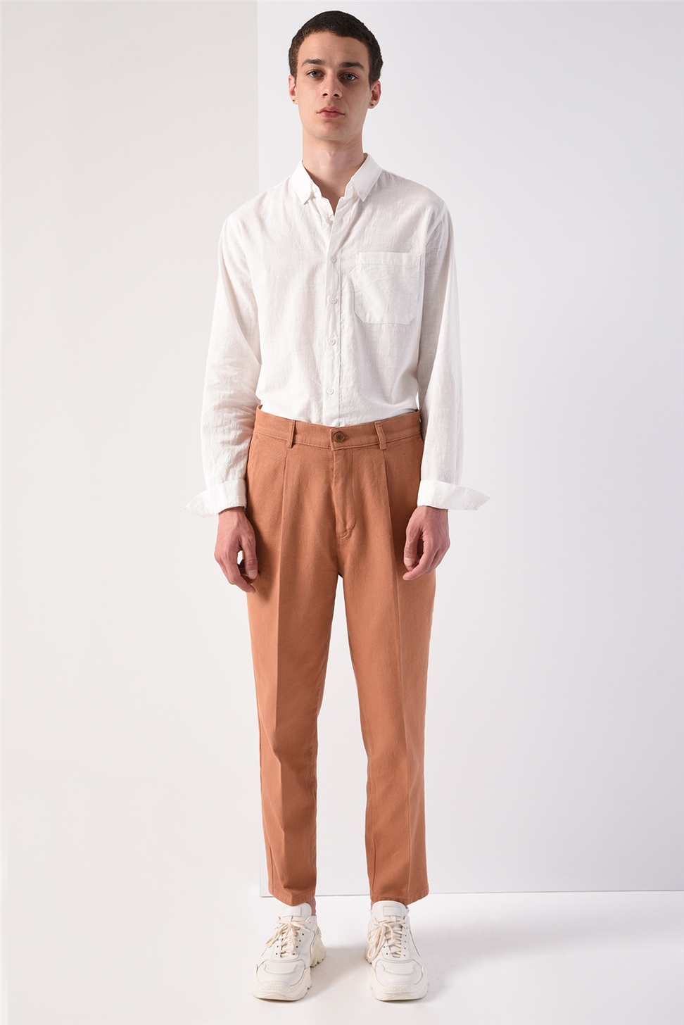 سروال عالي الخصر (صديقها).