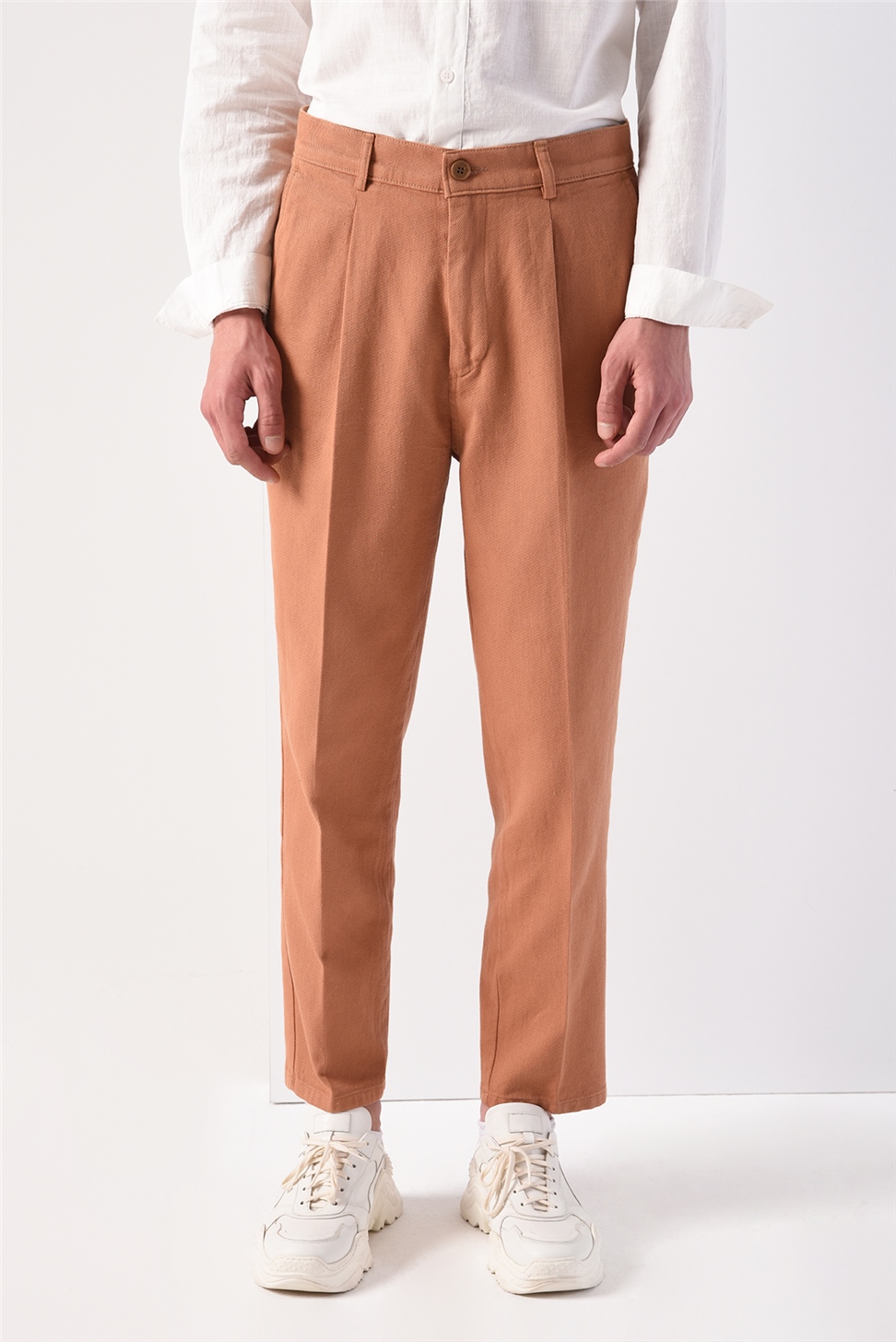 سروال عالي الخصر (صديقها).