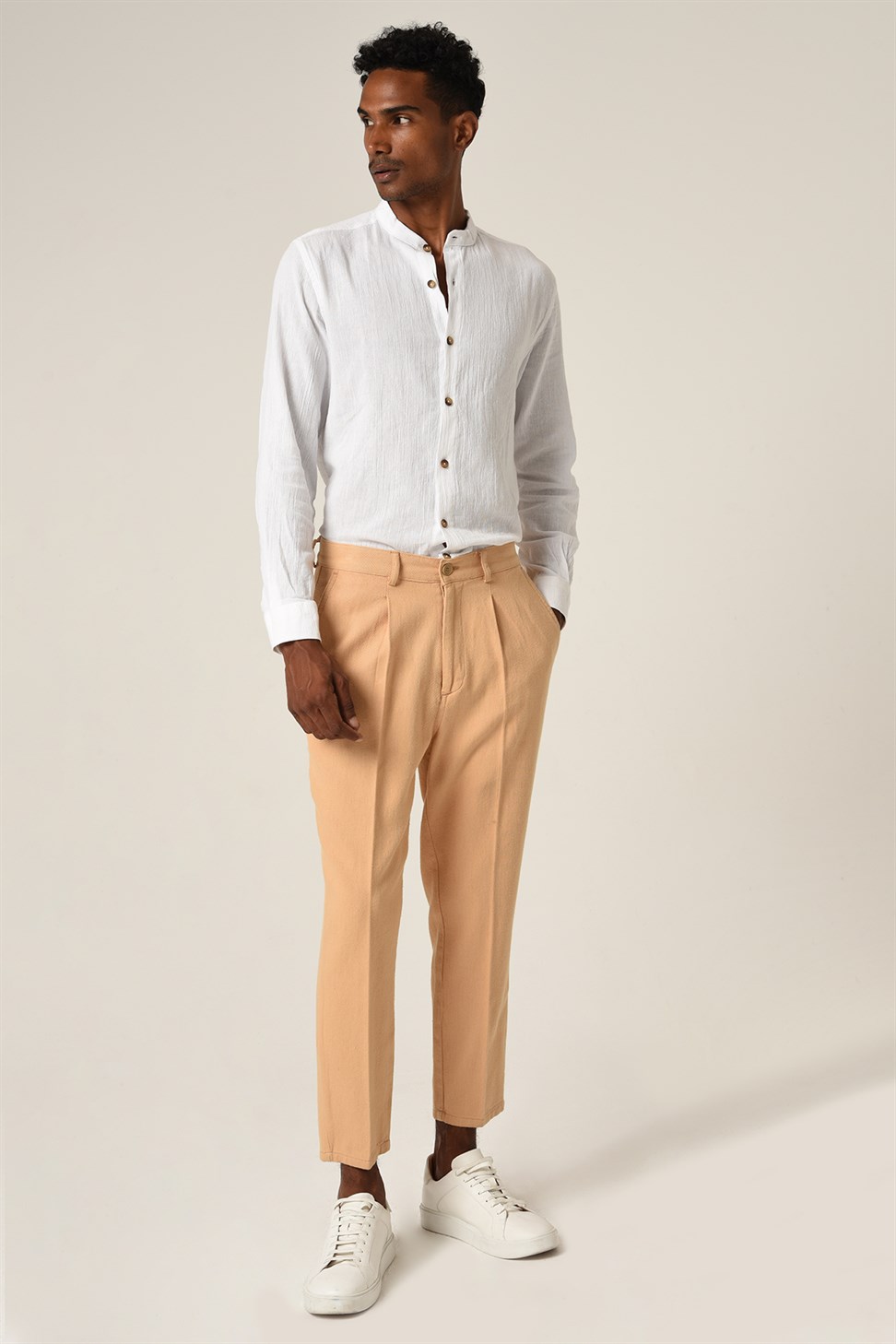 سروال عالي الخصر (صديقها).