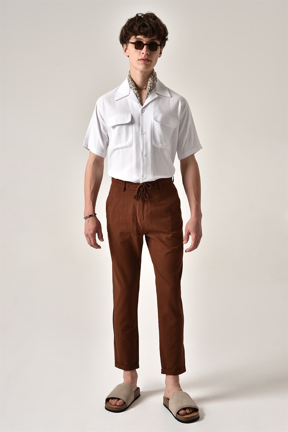 بنطال كتان برباط على الخصر