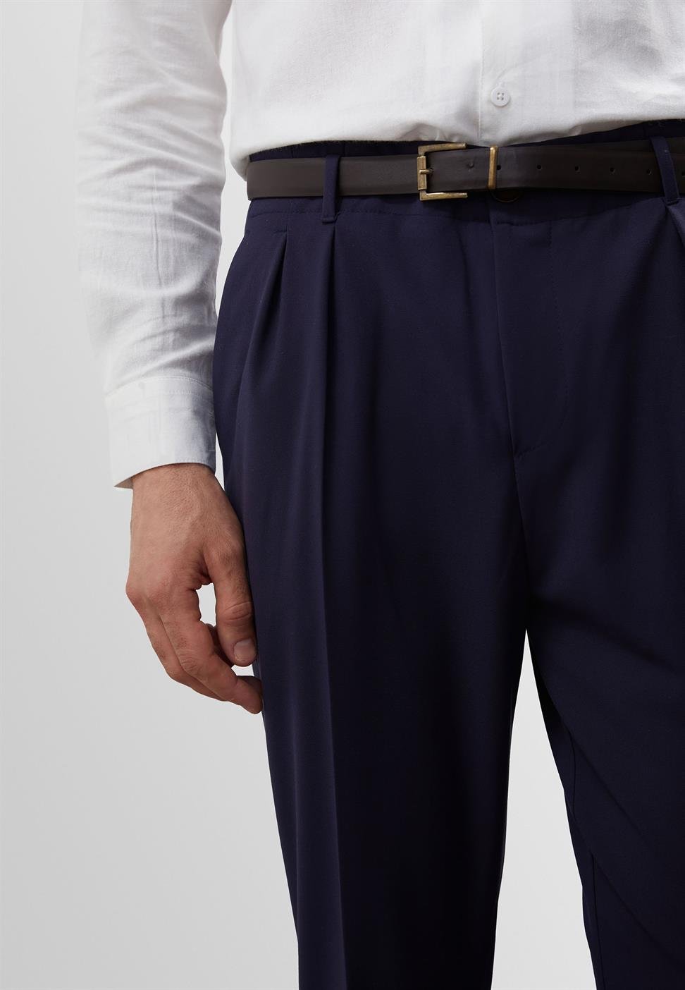 بنطلون عالي الخصر بحزام