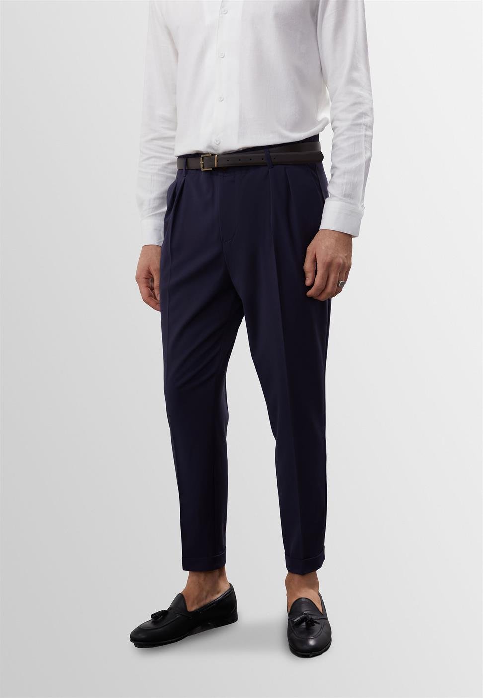 بنطلون عالي الخصر بحزام