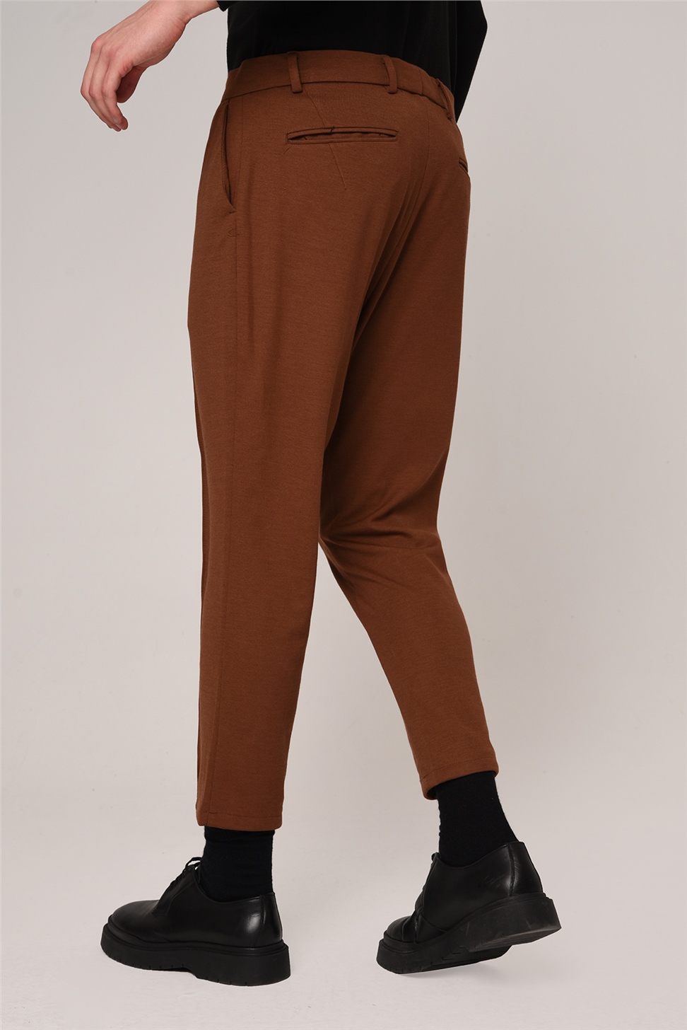 بنطال مخطط بقصة عادية للرجال