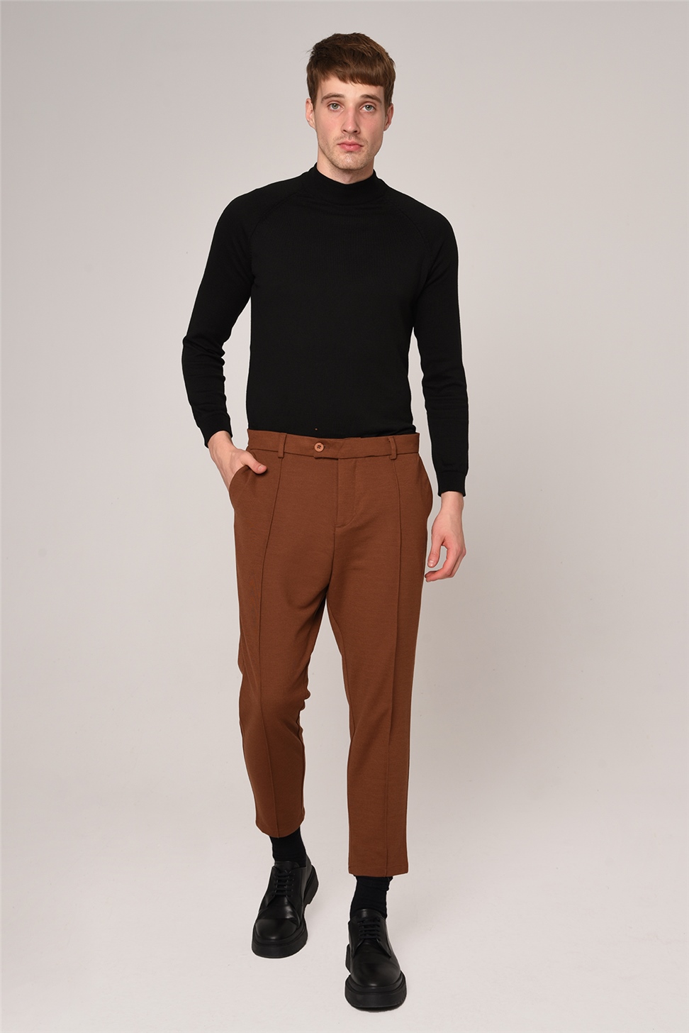 بنطال مخطط بقصة عادية للرجال