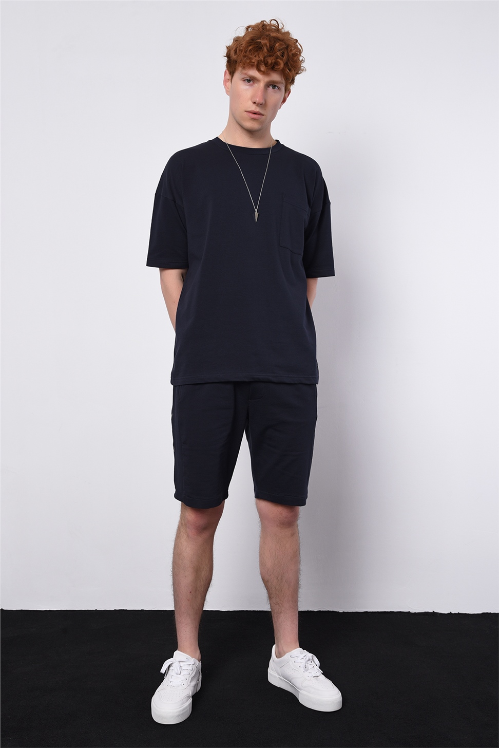 طقم تي شيرت رجالي كبير الحجم + شورت بأزرار جانبية