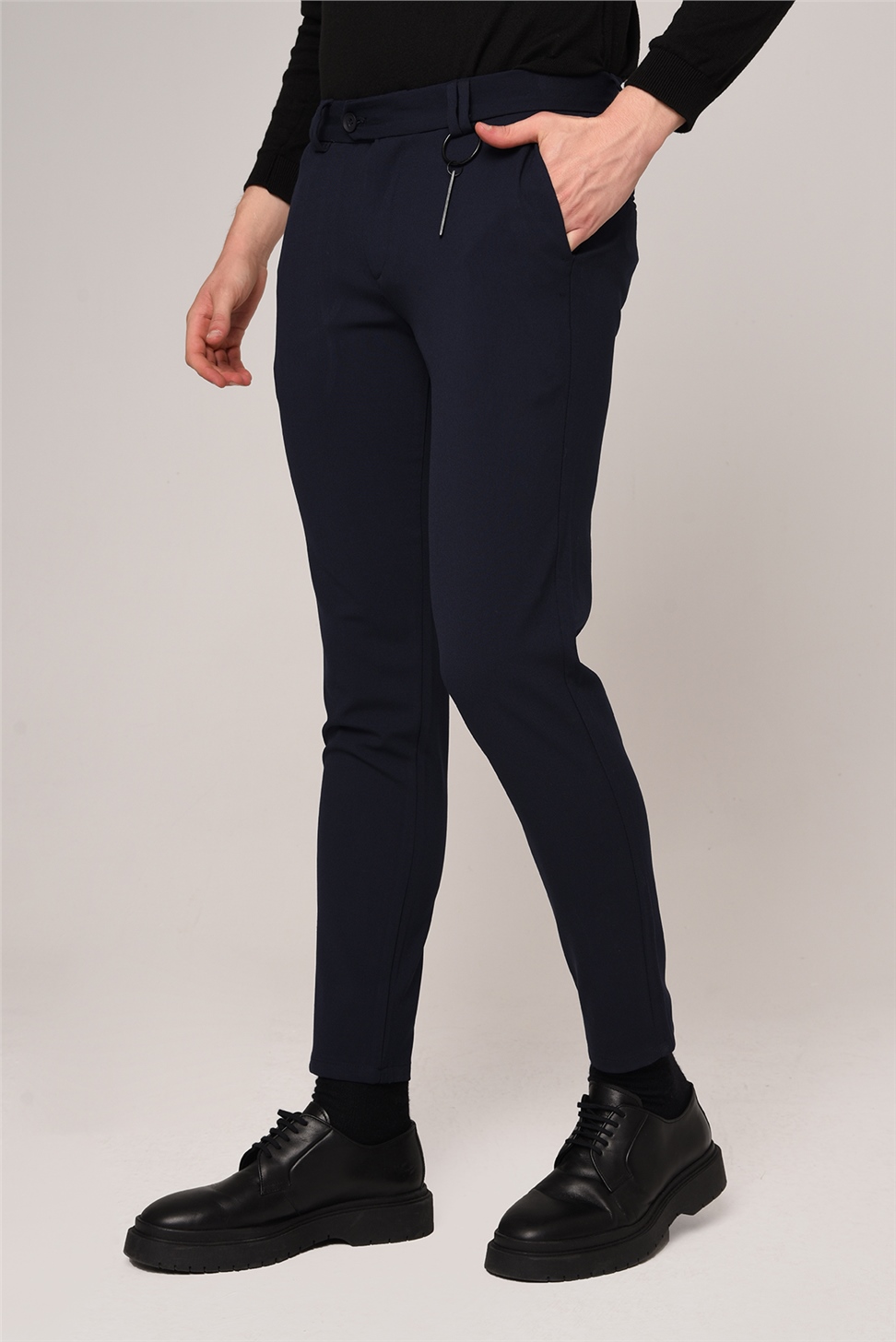 بنطال قطني بقصة ضيقة للرجال