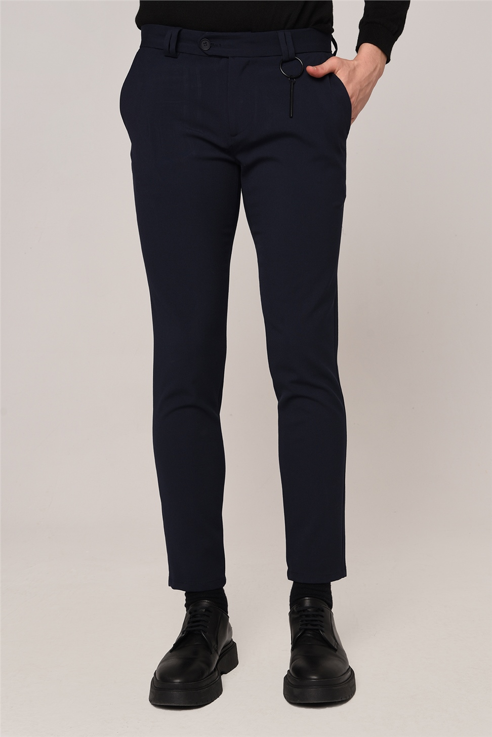 بنطال قطني بقصة ضيقة للرجال