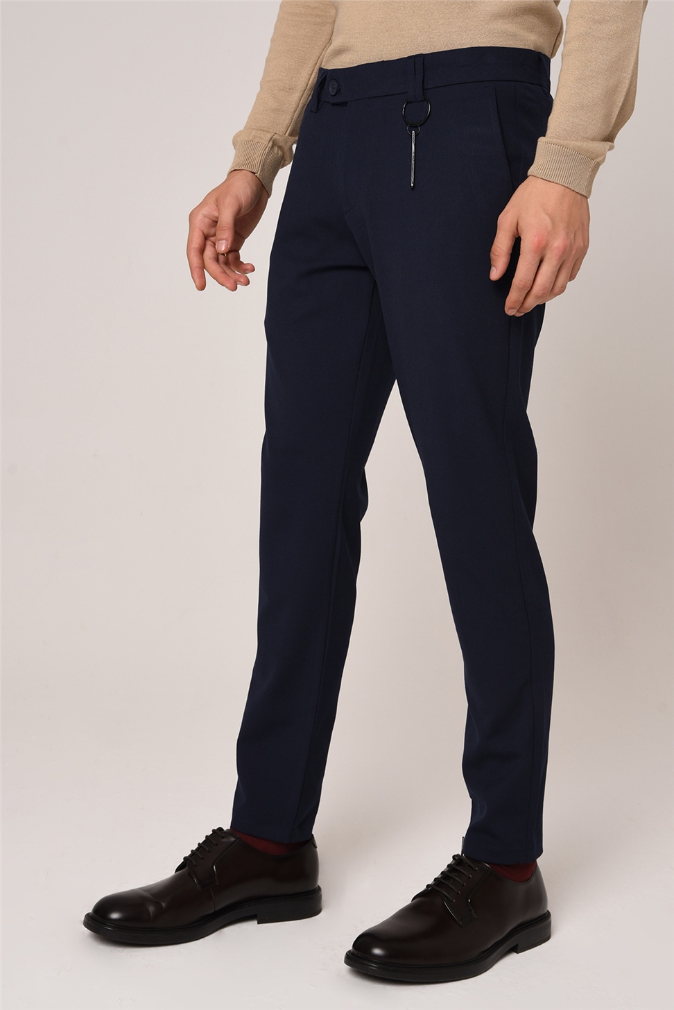 بنطال قطني بقصة ضيقة للرجال