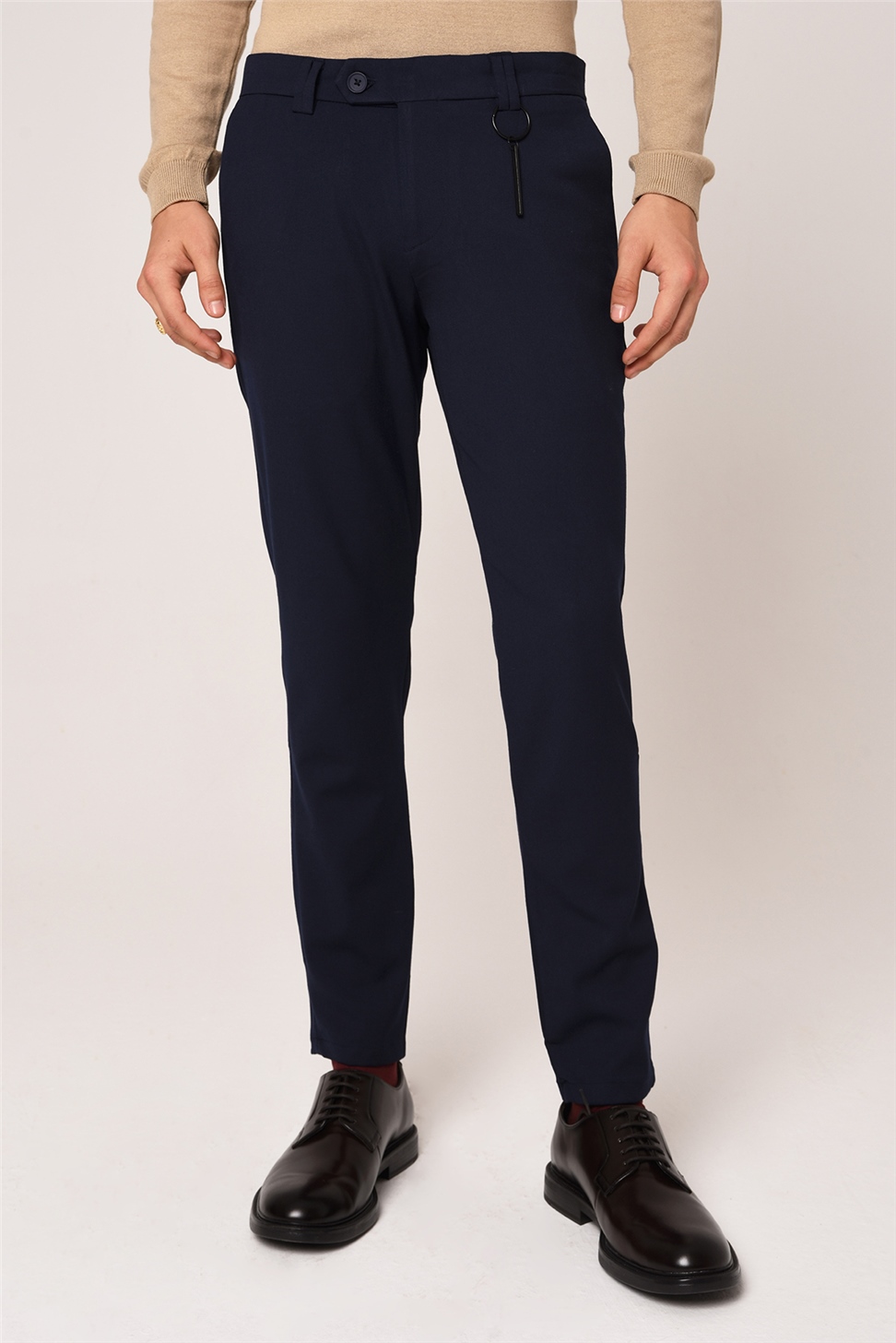 بنطال قطني بقصة ضيقة للرجال