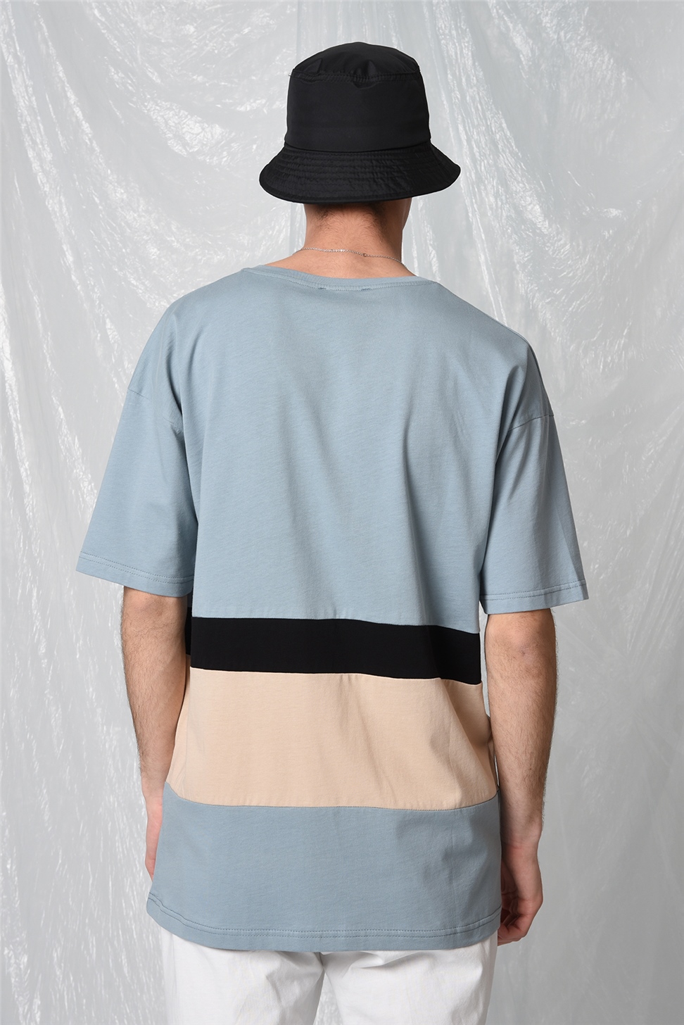 تي شيرت مخطط ملون كبير الحجم