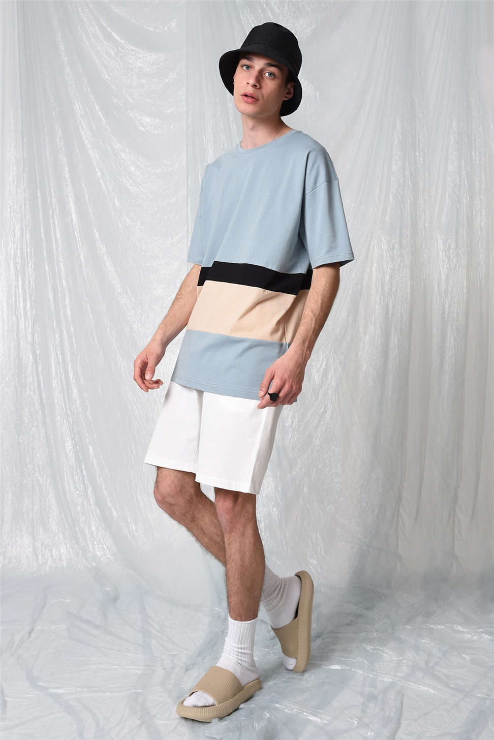 تي شيرت مخطط ملون كبير الحجم