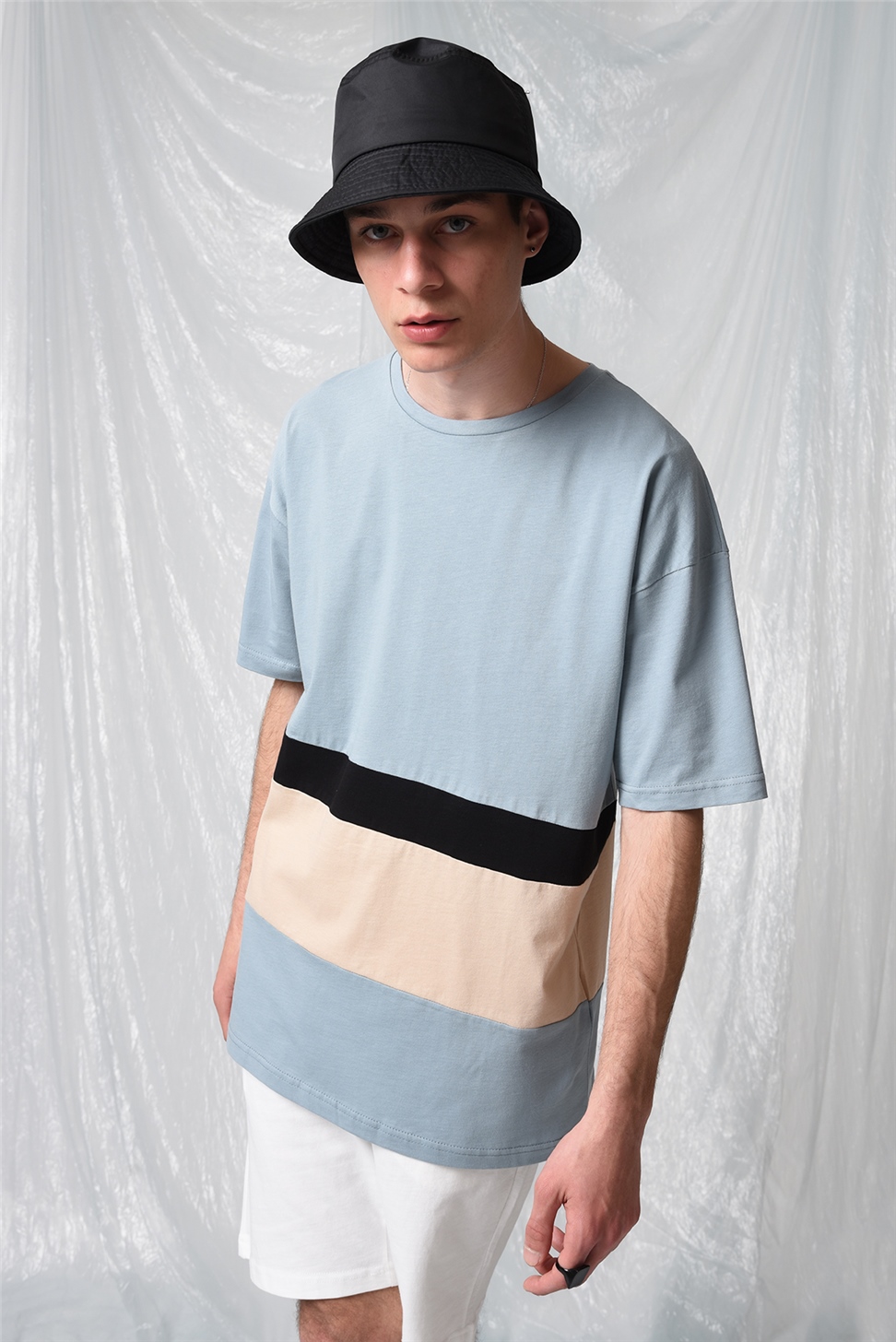 تي شيرت مخطط ملون كبير الحجم