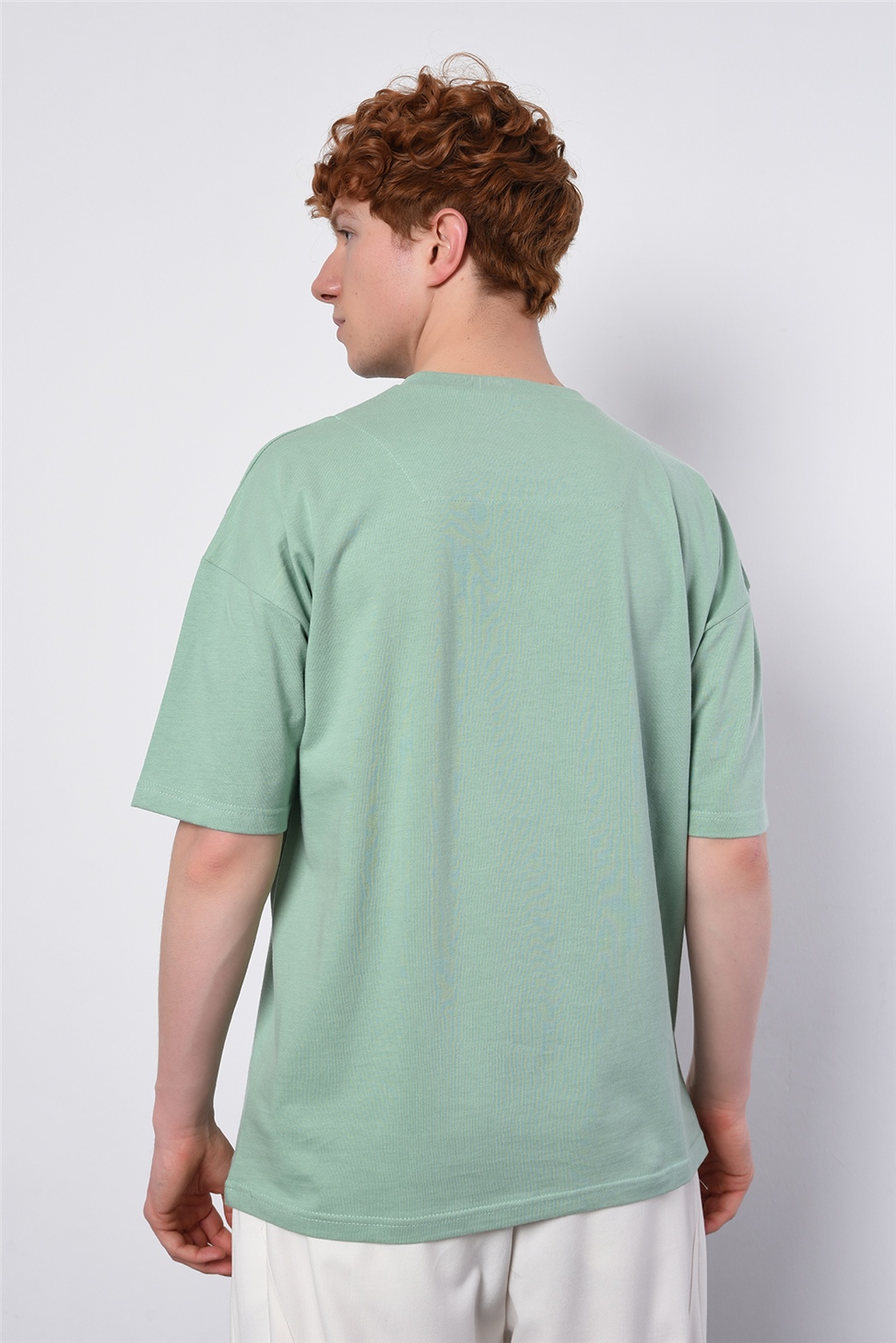 تي شيرت برقبة دائرية مقاس كبير