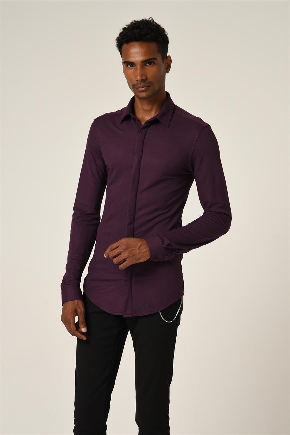 قميص تريكو رجالي بأزرار مخفية وأكمام طويلة