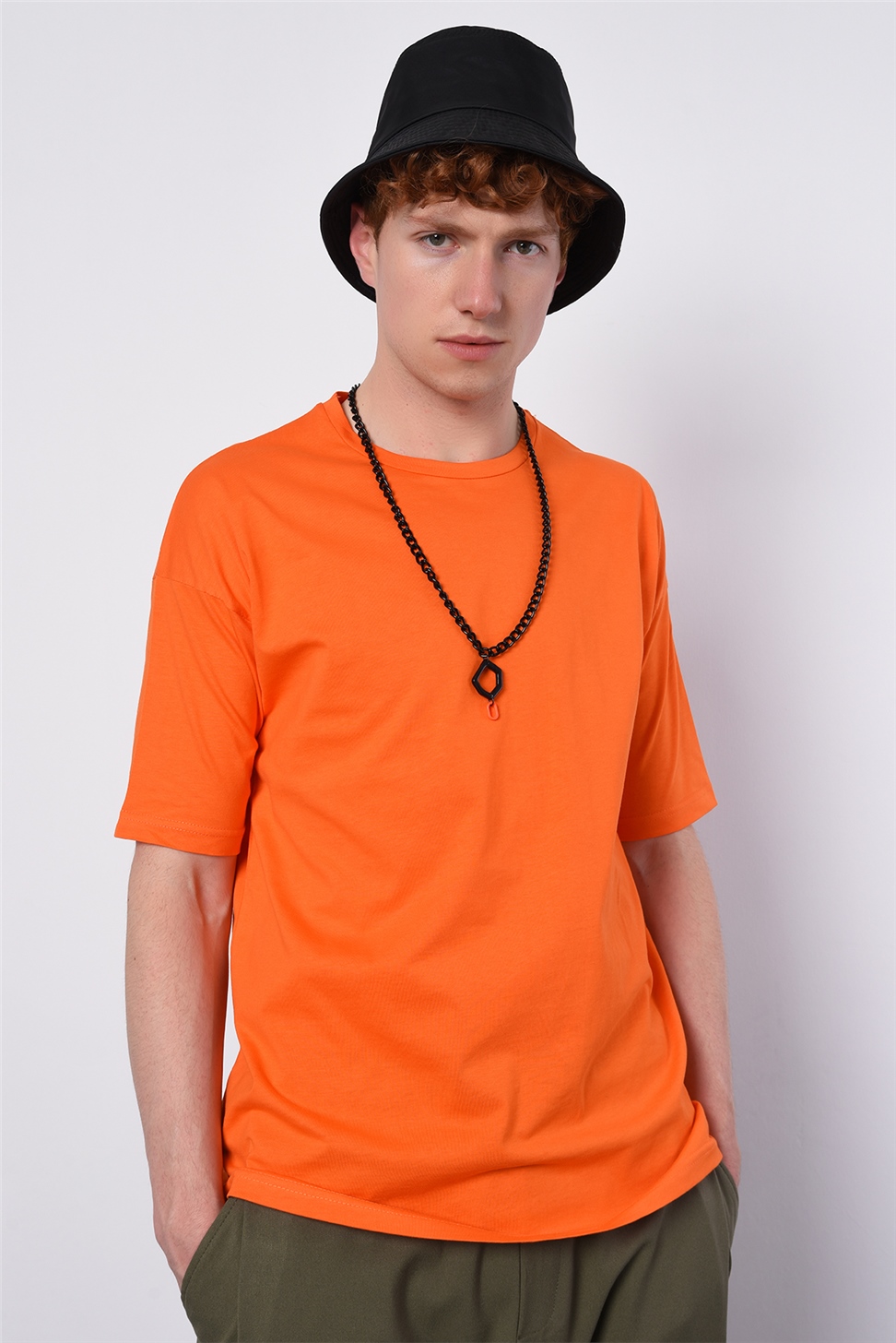 تي شيرت موديل Düz الأساسي كبير الحجم