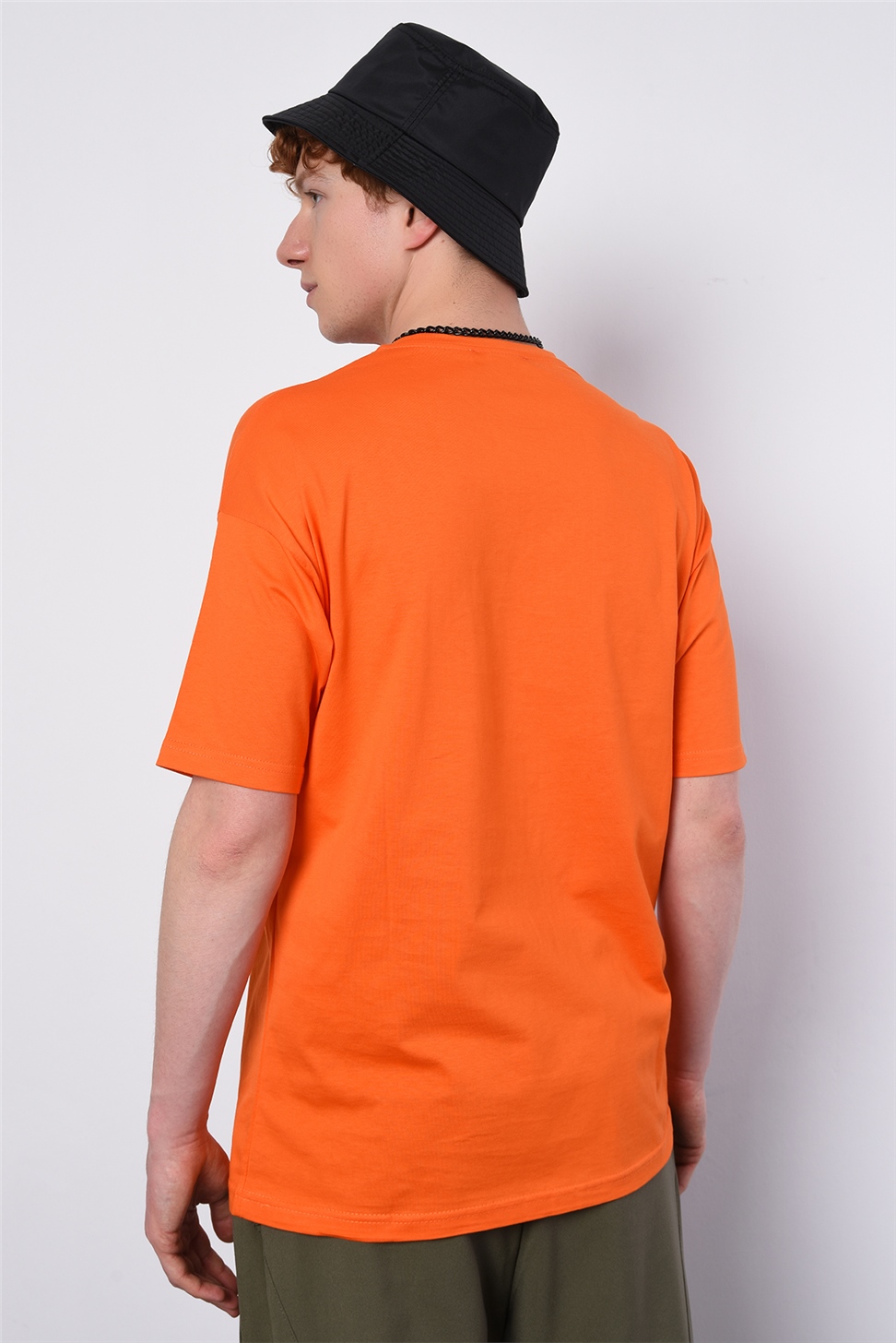 تي شيرت موديل Düz الأساسي كبير الحجم