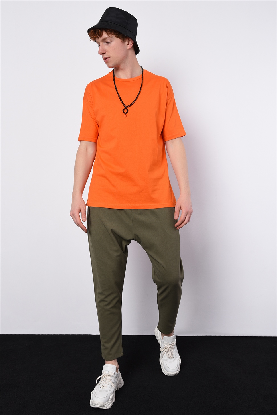 تي شيرت موديل Düz الأساسي كبير الحجم