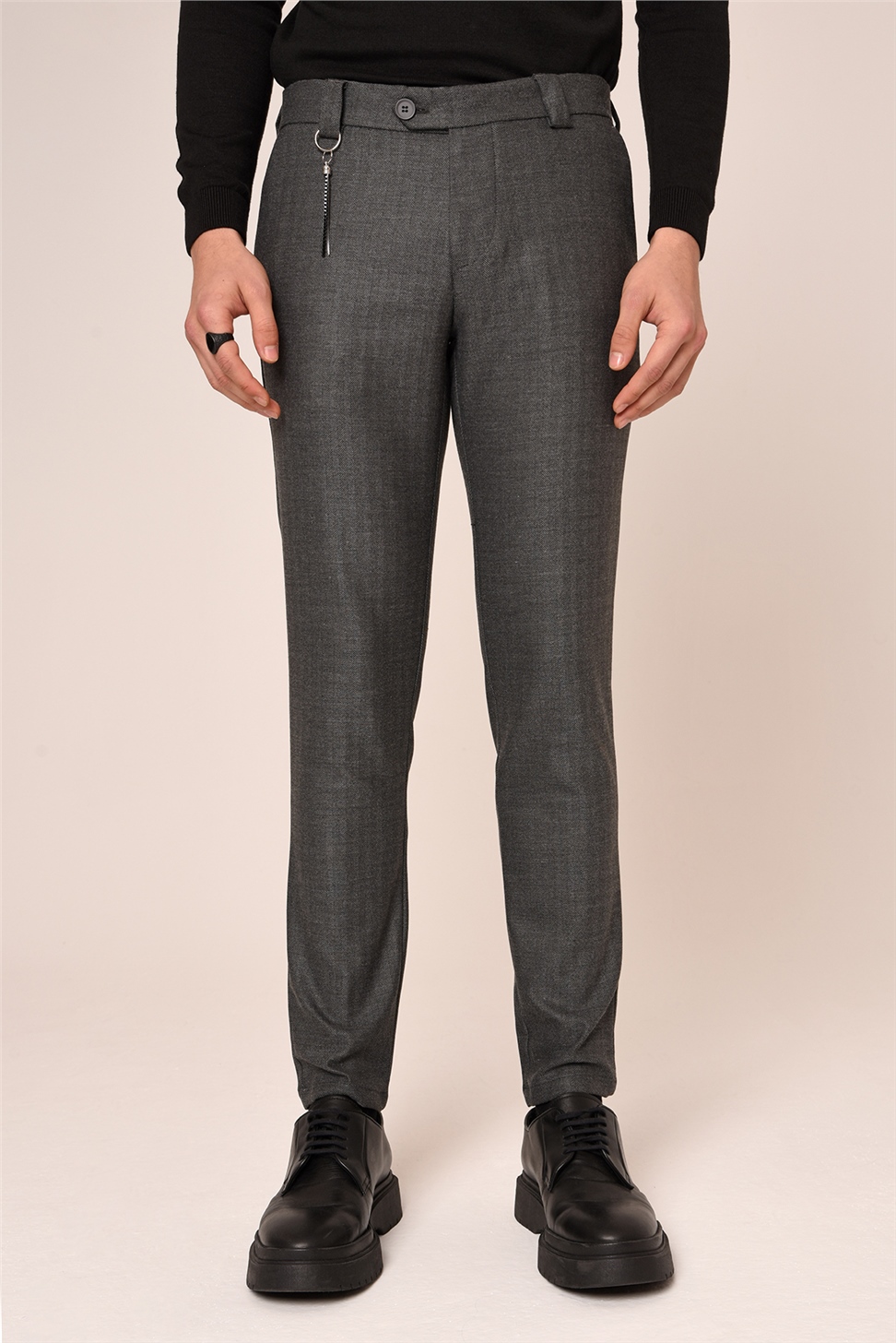 بنطال بقصة ضيقة منقوش بنمط متعرج للرجال