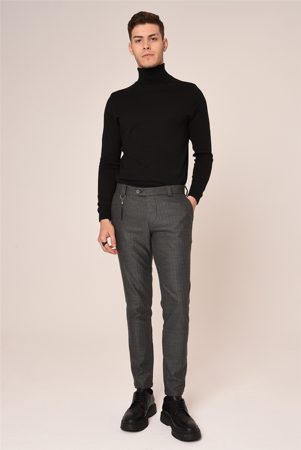 بنطال بقصة ضيقة منقوش بنمط متعرج للرجال