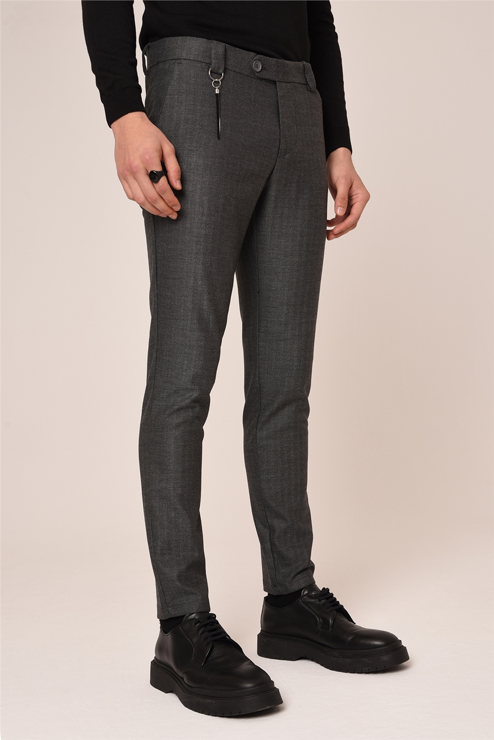 بنطال بقصة ضيقة منقوش بنمط متعرج للرجال