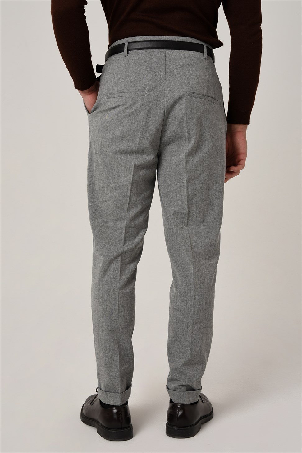 بنطلون عالي الخصر بحزام