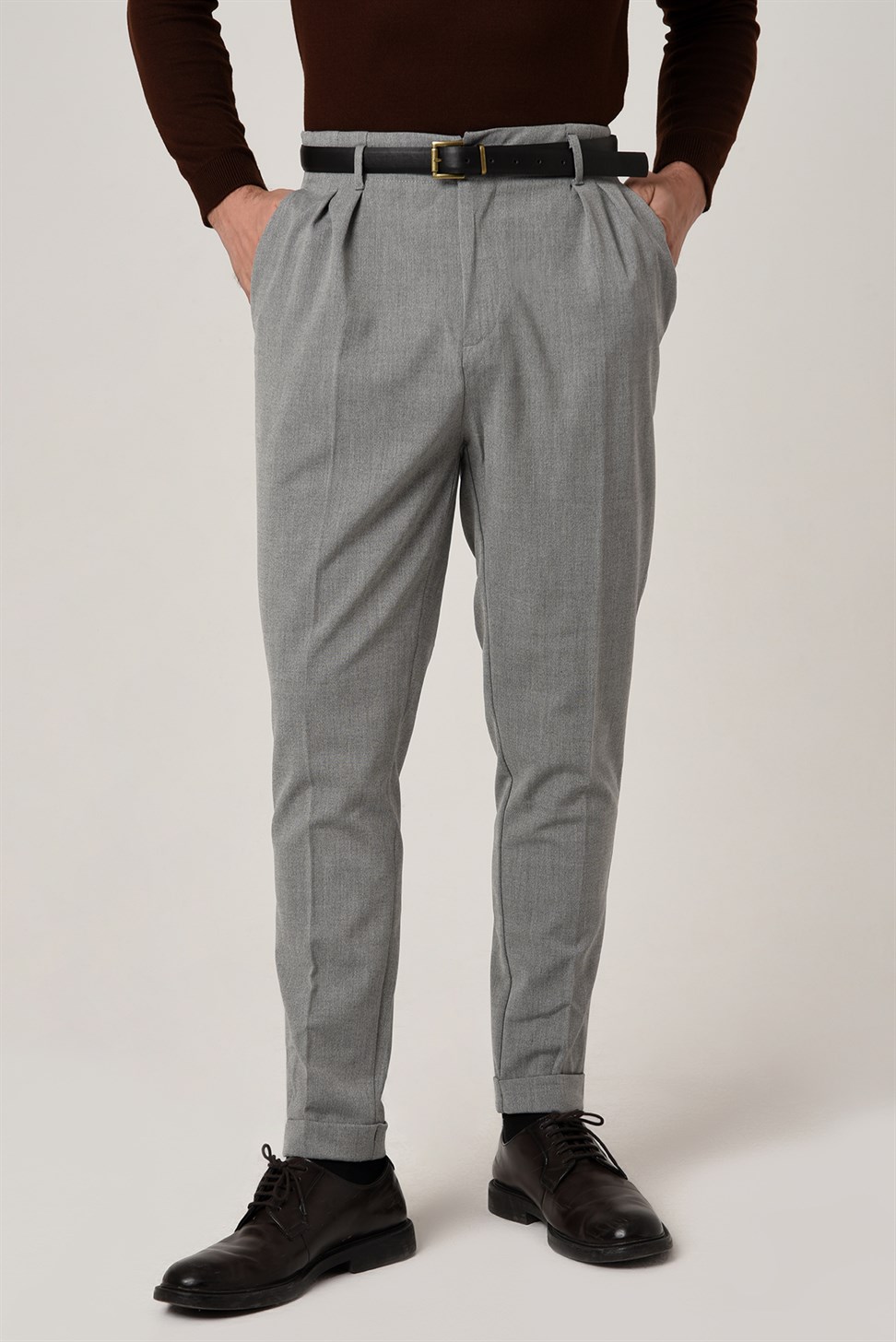 بنطلون عالي الخصر بحزام