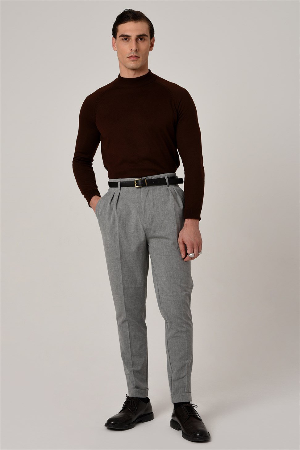 بنطلون عالي الخصر بحزام