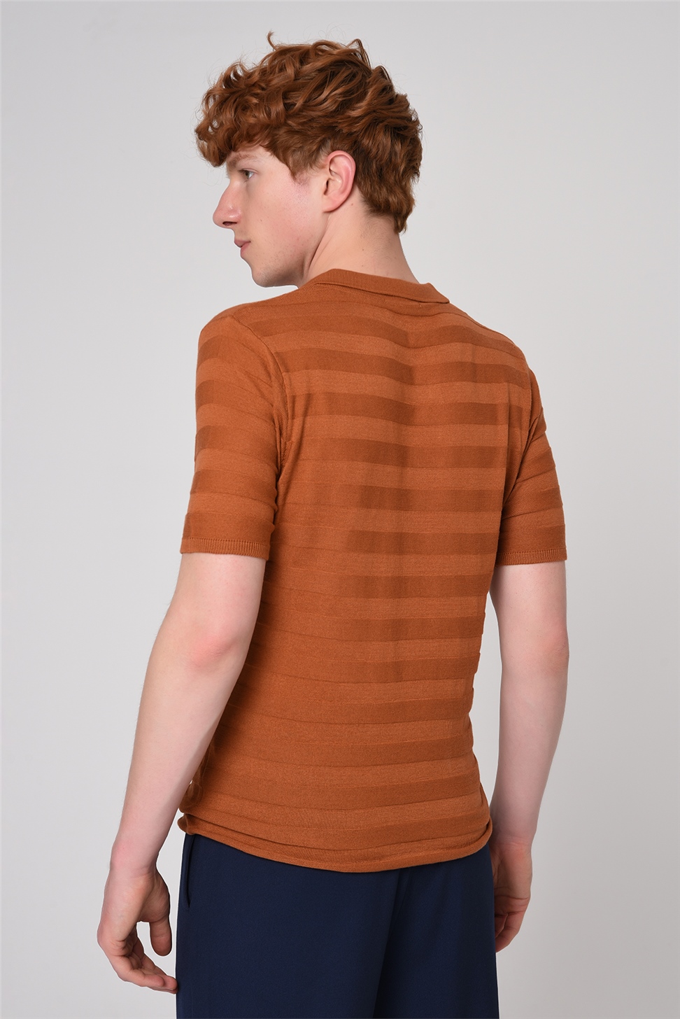 تي شيرت تريكو منقوش بياقة بولو مخططة