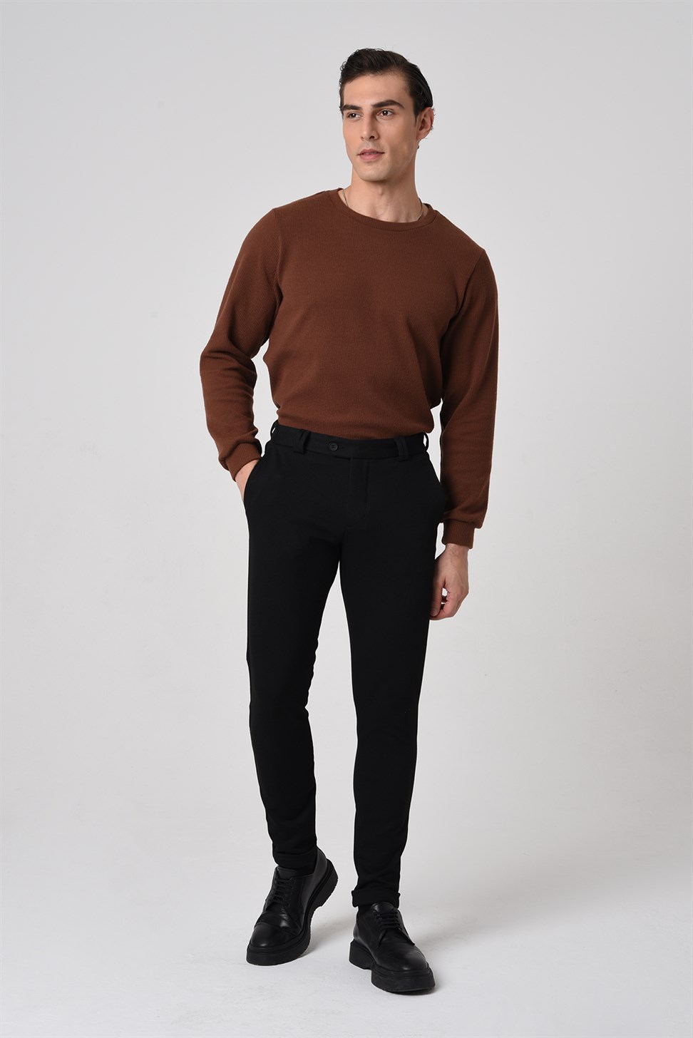 بنطال ذو قصة ضيقة للرجال بساقين مزدوجة