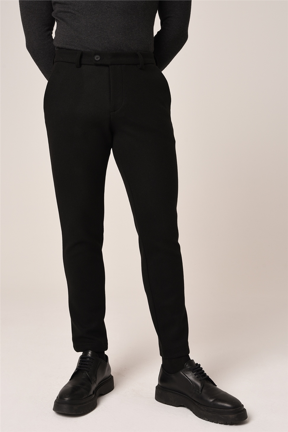 بنطال كاشيه بقصة ضيقة للرجال