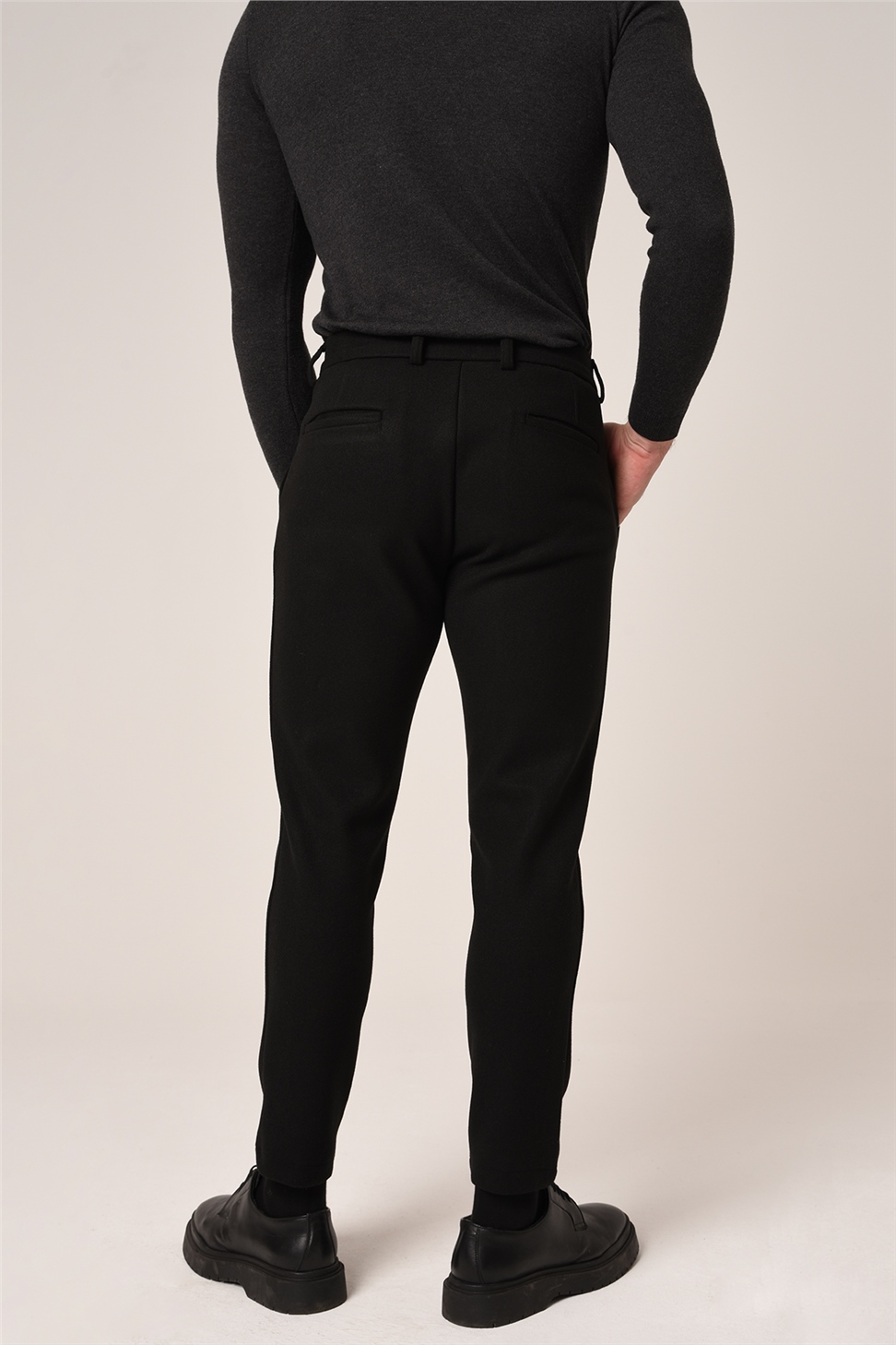 بنطال كاشيه بقصة ضيقة للرجال