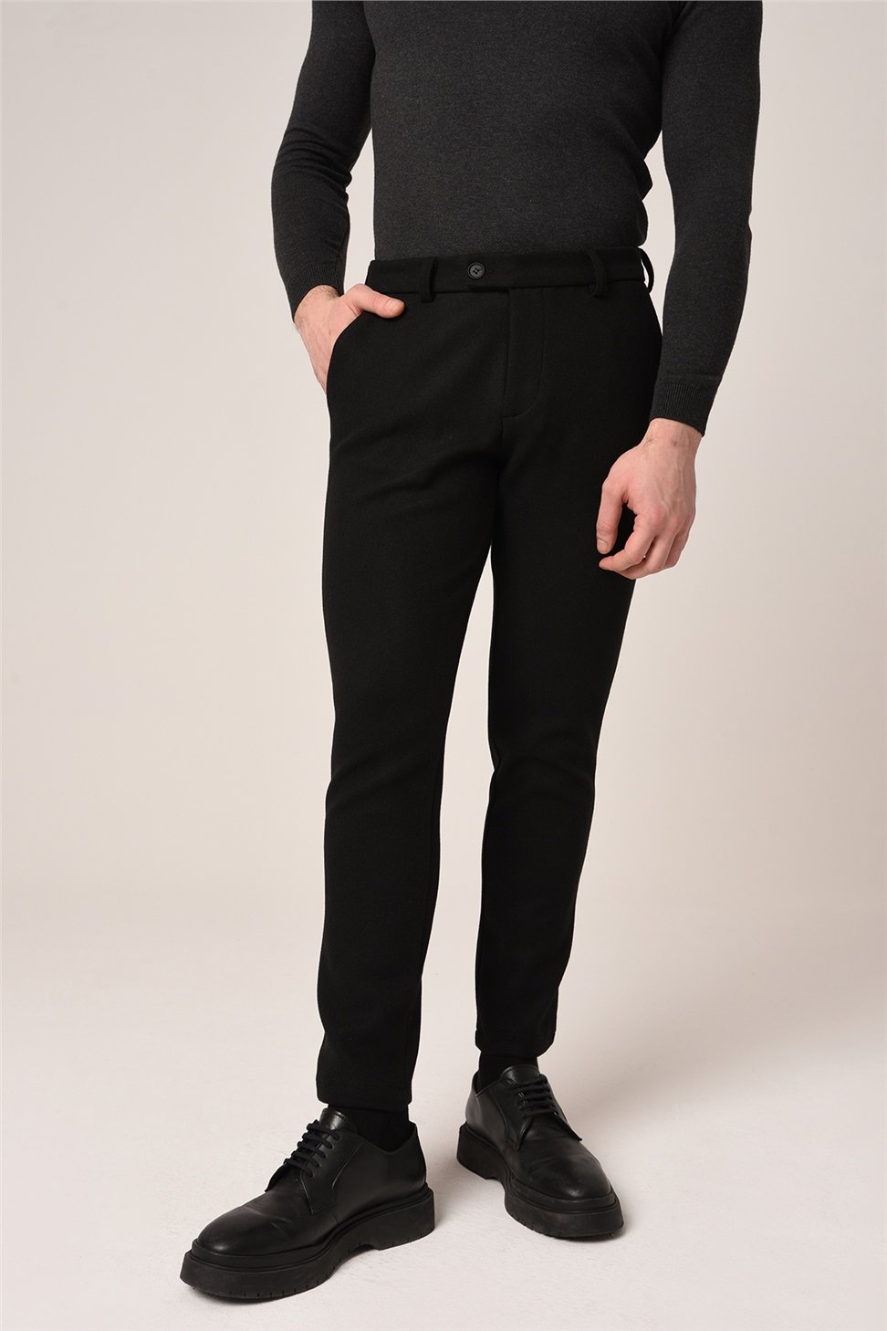 بنطال كاشيه بقصة ضيقة للرجال