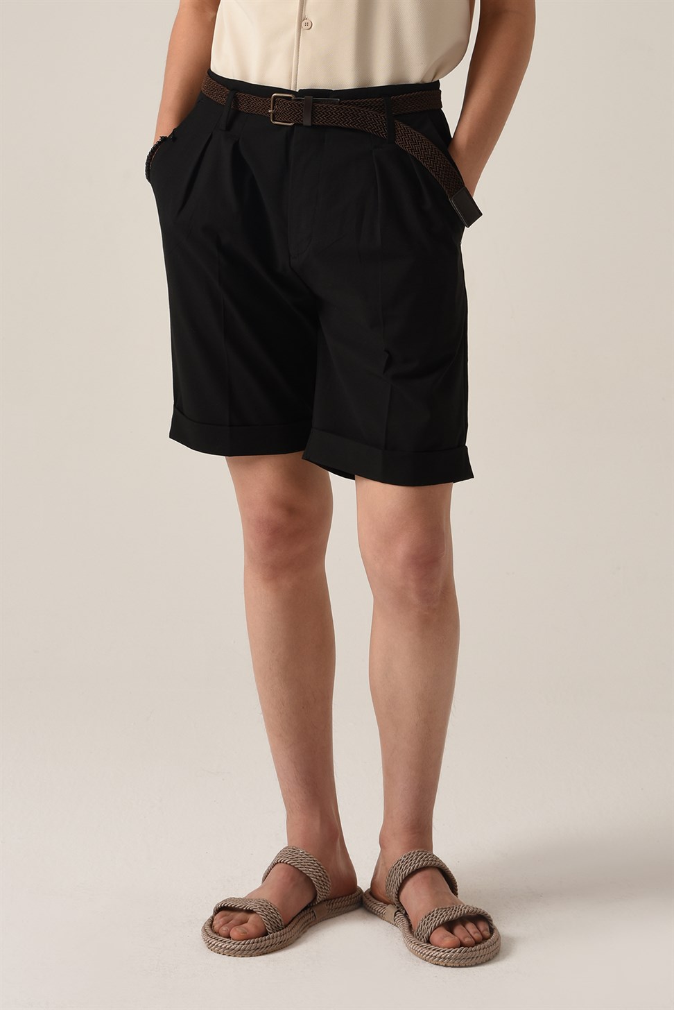 شورت مطوي بتفاصيل حزام