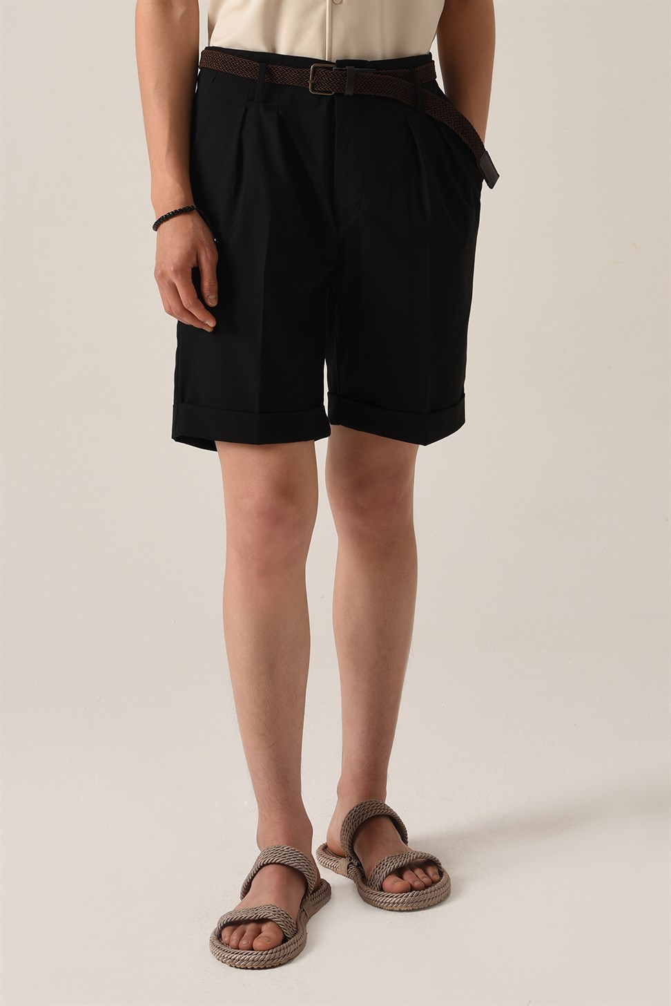 شورت مطوي بتفاصيل حزام