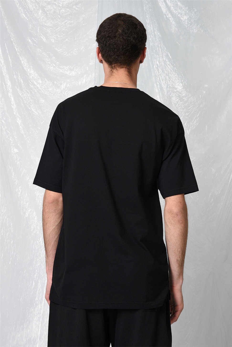 تي شيرت بجيب كبير الحجم