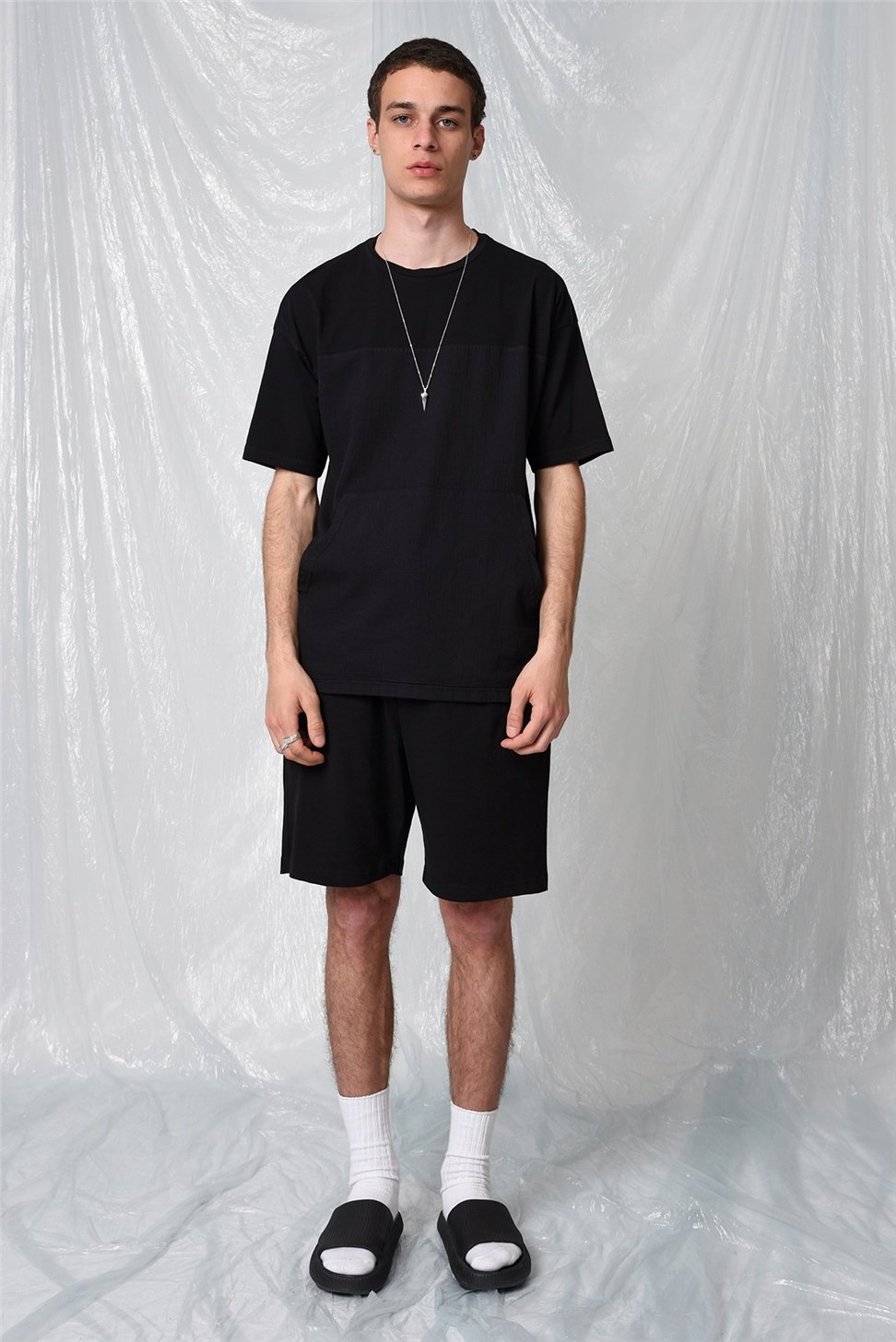 تي شيرت بجيب كبير الحجم