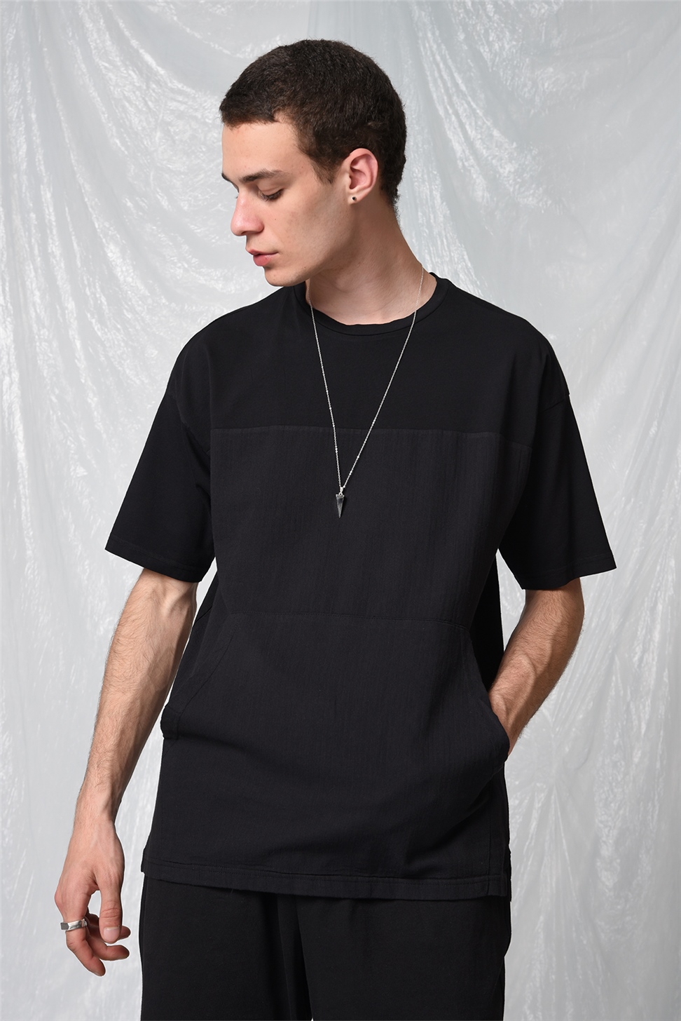 تي شيرت بجيب كبير الحجم