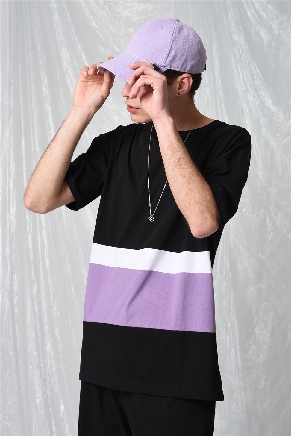 تي شيرت مخطط ملون كبير الحجم