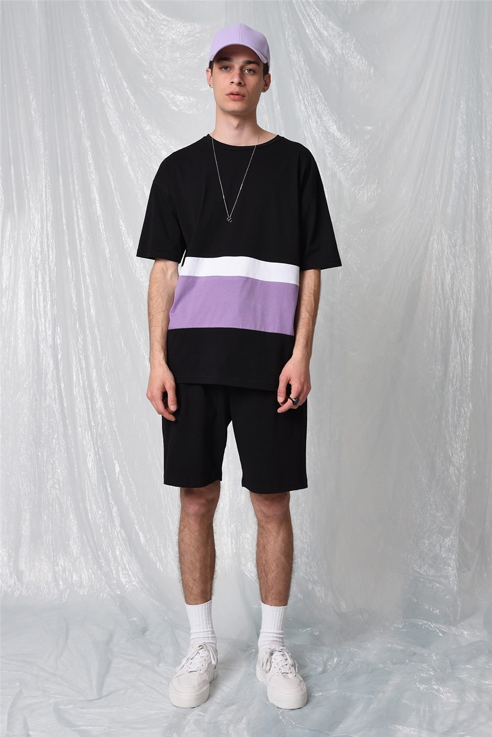 تي شيرت مخطط ملون كبير الحجم