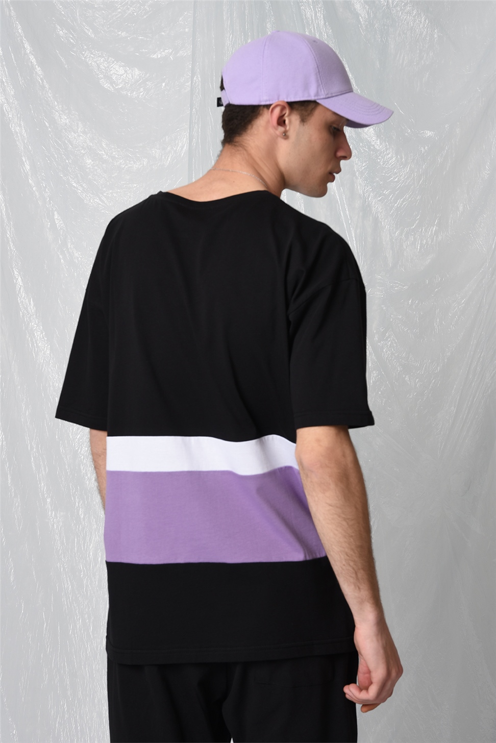 تي شيرت مخطط ملون كبير الحجم