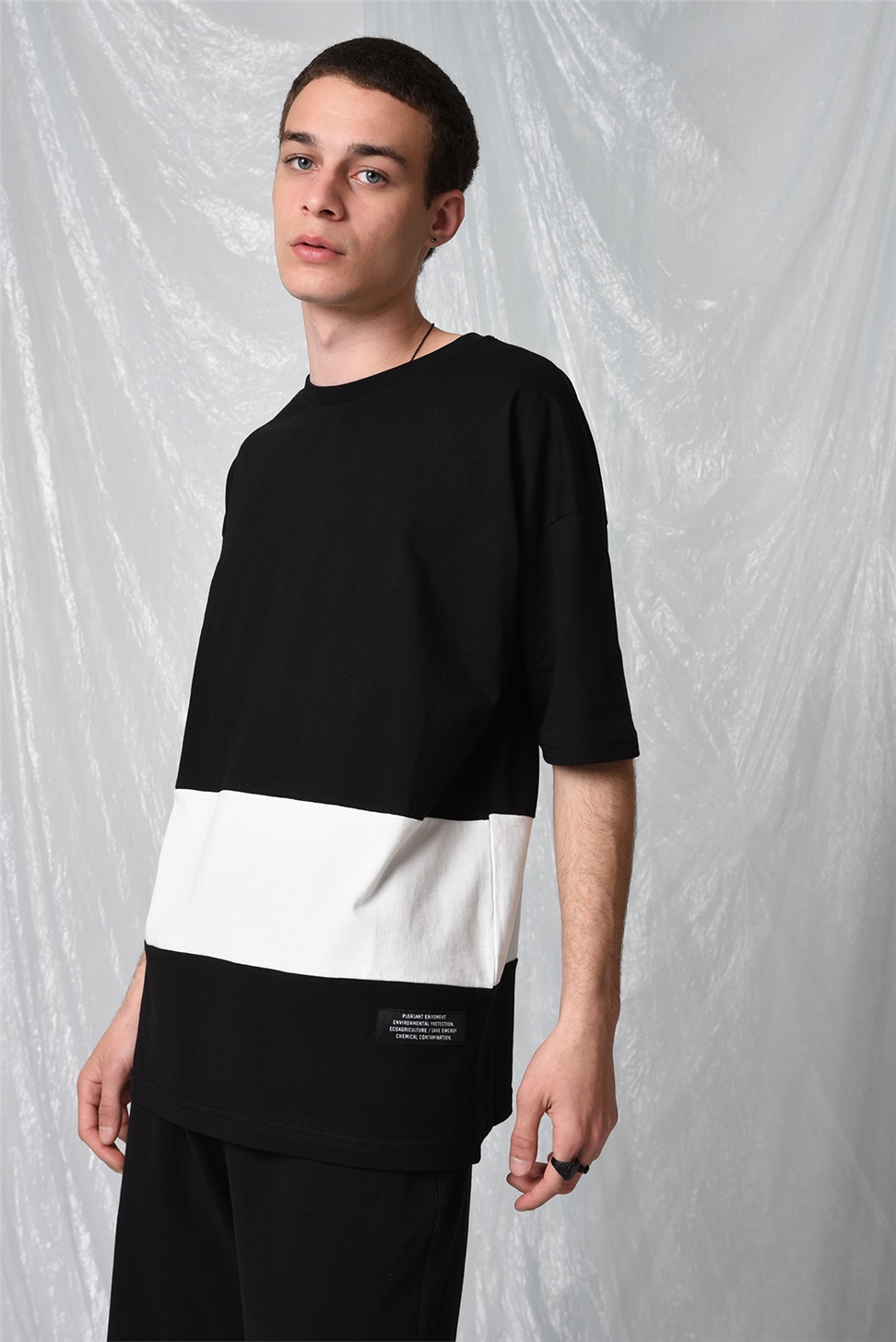 تي شيرت مخطط أحادي اللون كبير الحجم