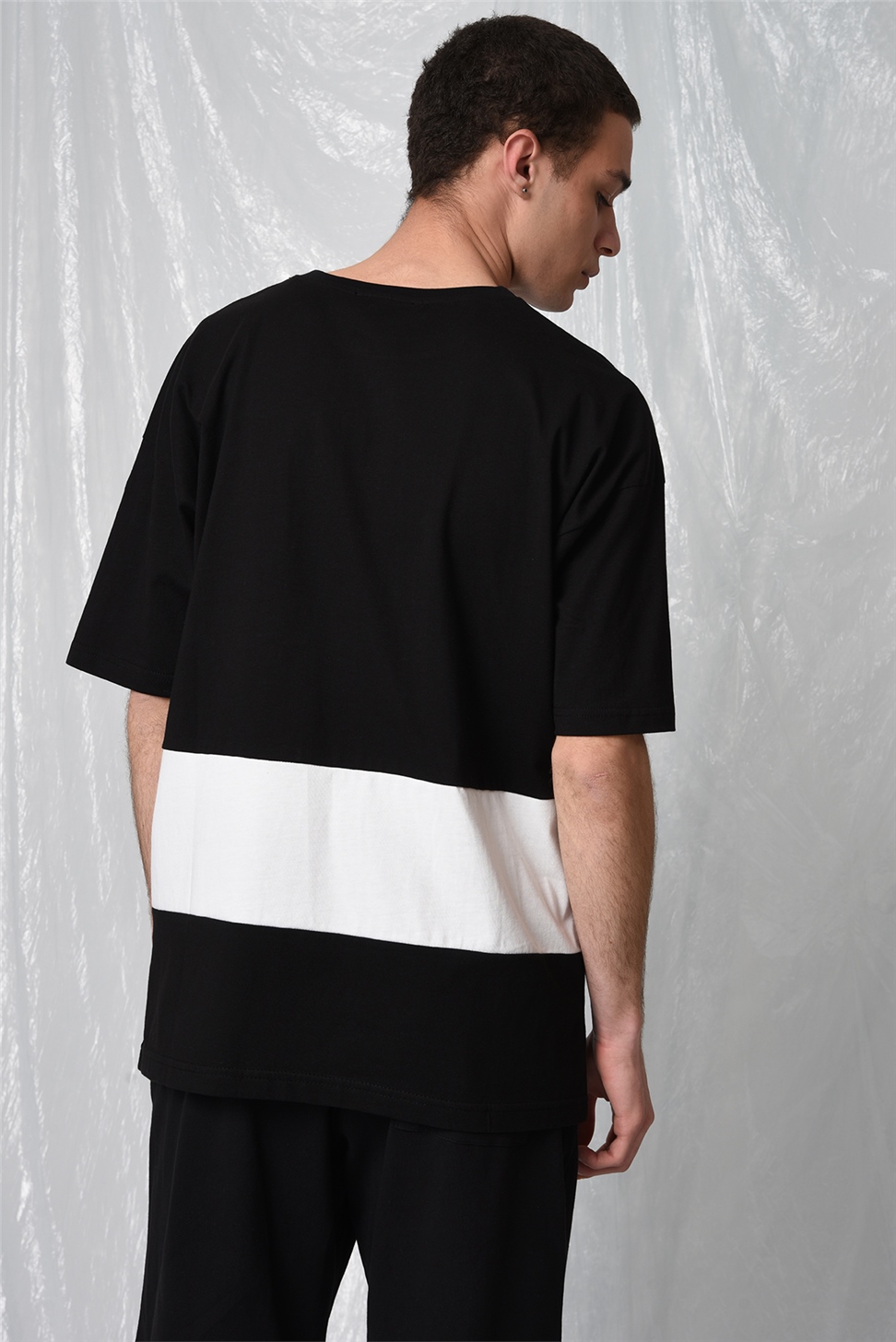 تي شيرت مخطط أحادي اللون كبير الحجم