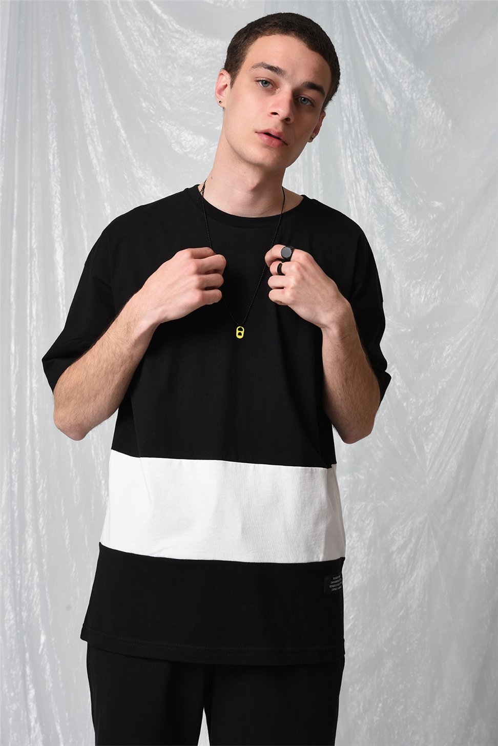 تي شيرت مخطط أحادي اللون كبير الحجم